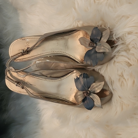 Linea Paola Peep Toe Stilettos - Picture 4 of 9